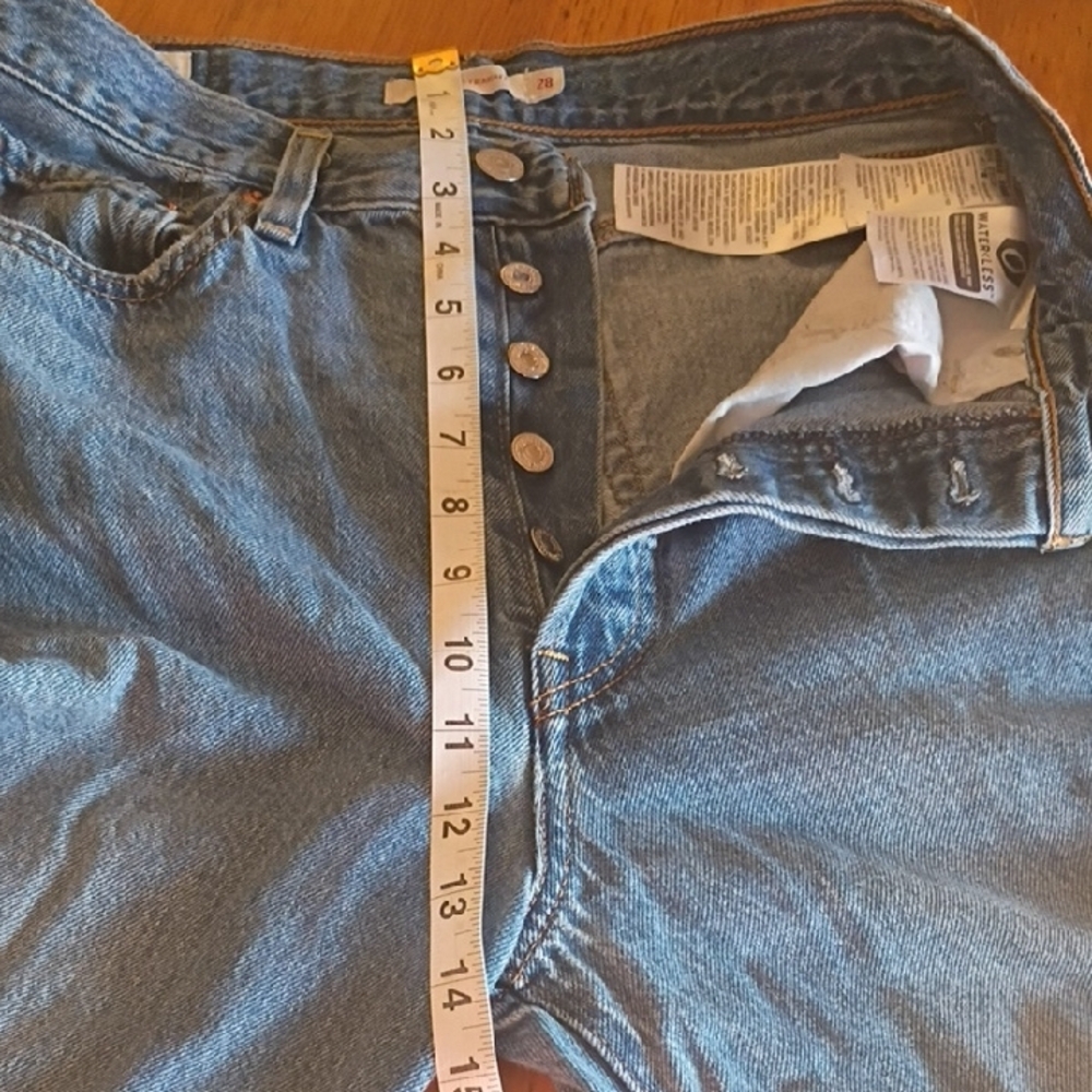 Levi's Premium Ribcage Straight Button Fly  Jeans. Size 28.Great For School. - Picture 9 of 12